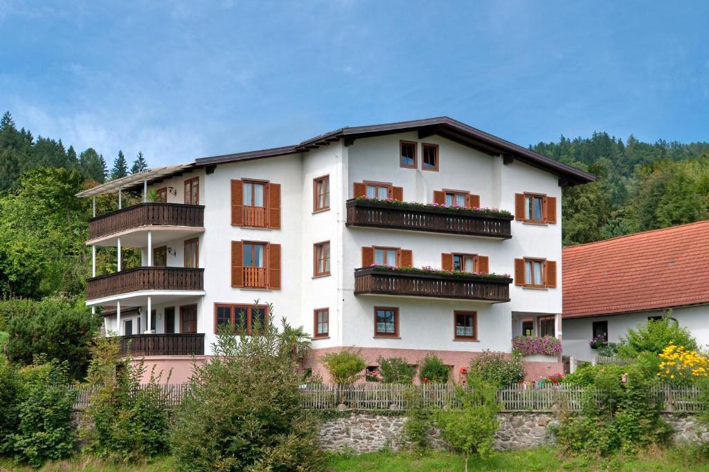 Schuetzenhof Aparthotel Sattendorf Екстериор снимка